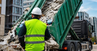 Вывоз строительного мусора в Апатитах: услуги лицензированной компании — ПроМусор